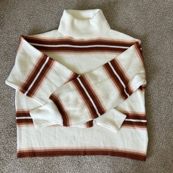 Urban Outfitters Turtle Neck Sweater Balloon Sleeves - Picture 1 of 5